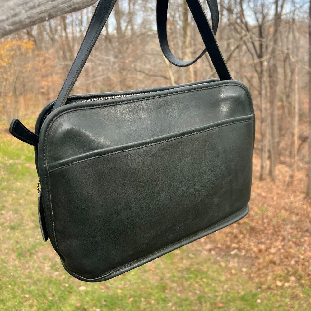 Beautiful vintage Coach Oliver bag, forest green, with hang tag